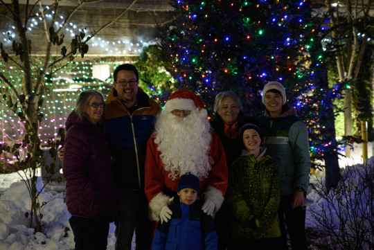Calum, Lauchlin, Mom, Dad and Grandmothers with Santa in front of Christmas tree