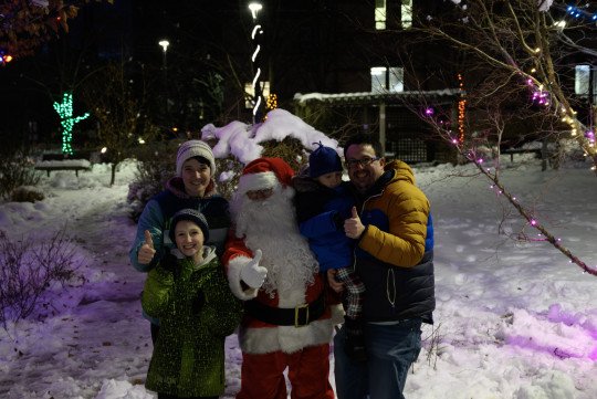 Calum, Lauchlin, Mom and Dad with Santa giving a thumbs up