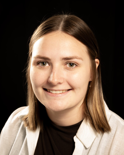 Jamee MacNeil Headshot
