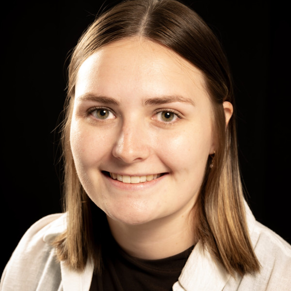 Jamee MacNeil Headshot