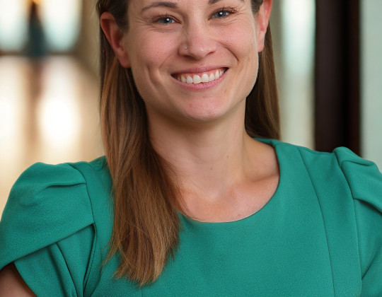Justine Dol headshot