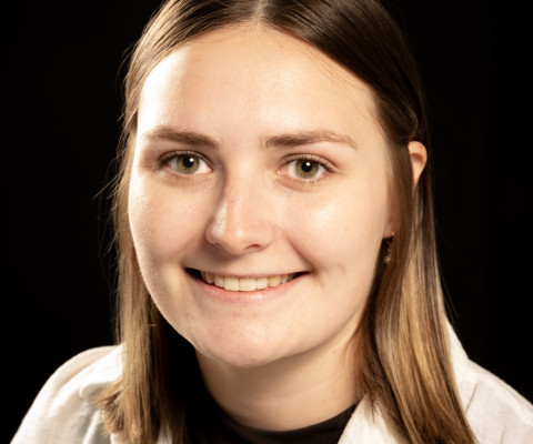Jamee MacNeil Headshot